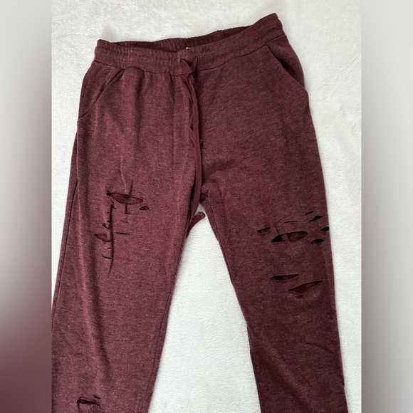 Love Tree Distressed Joggers Ripped Accents Burgundy Casual Pants Medium - Picture 3 of 3